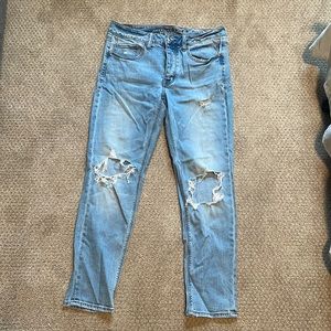 AEO distressed tomgirl jeans